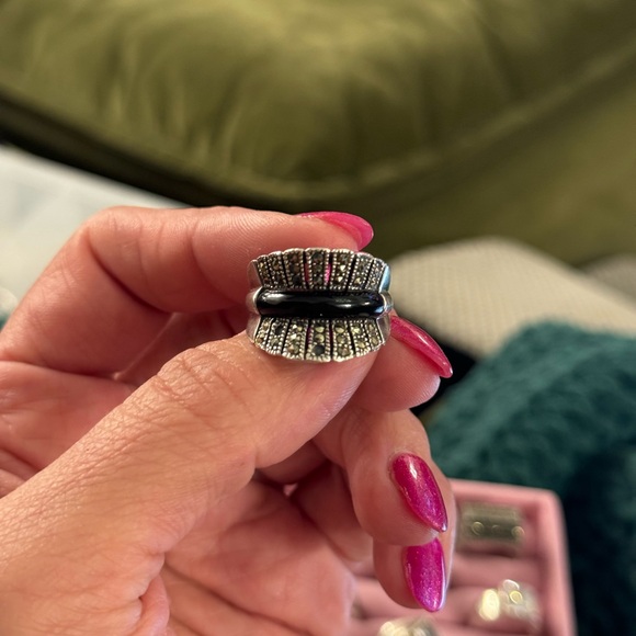 Sterling Silver Onyx & Marcasite Ring - Picture 9 of 16